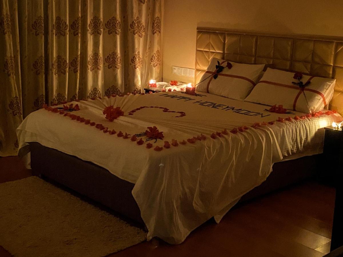 Hotel Abuharee Grand à Atoll Addu Extérieur photo