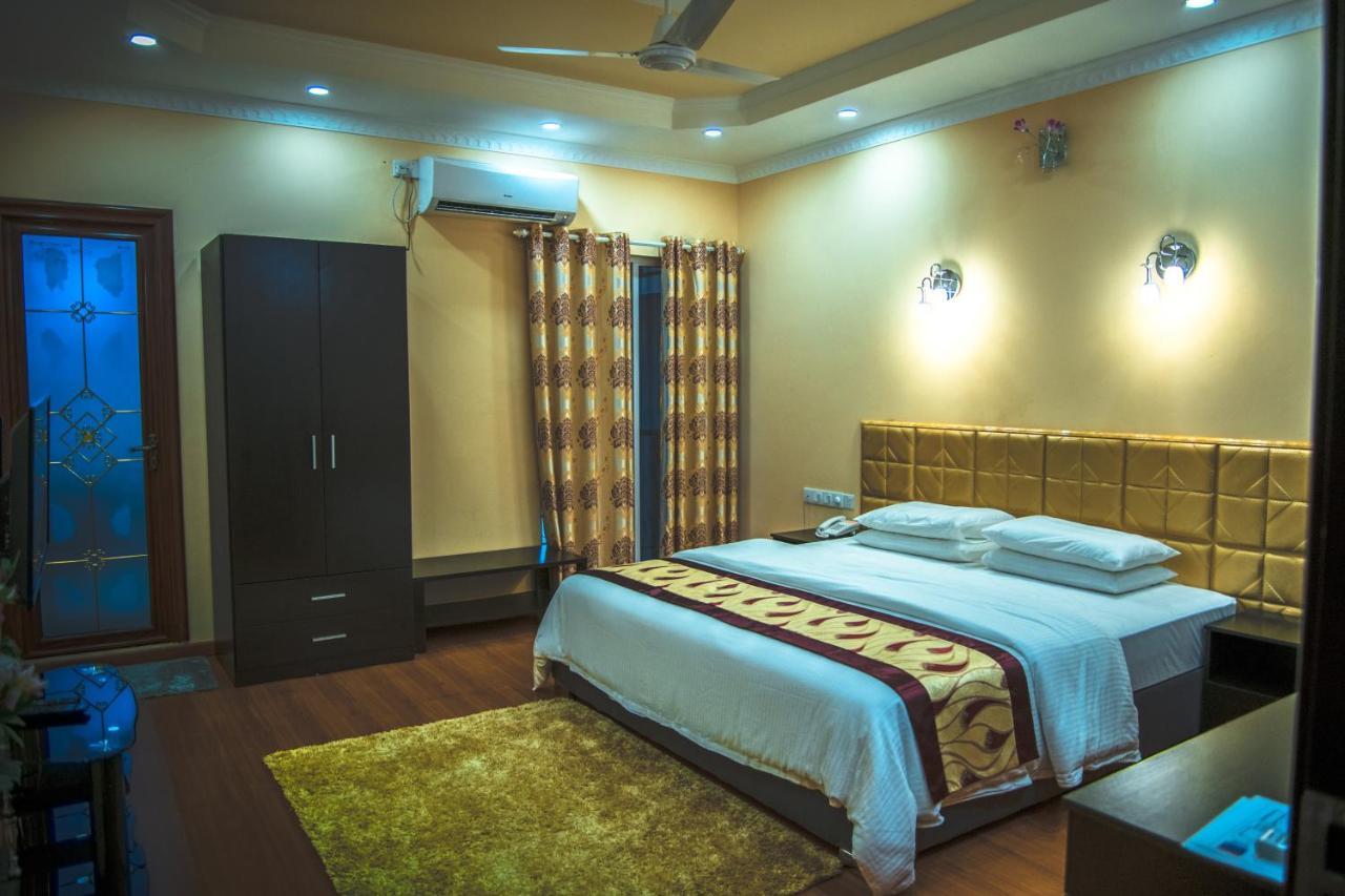 Hotel Abuharee Grand à Atoll Addu Extérieur photo