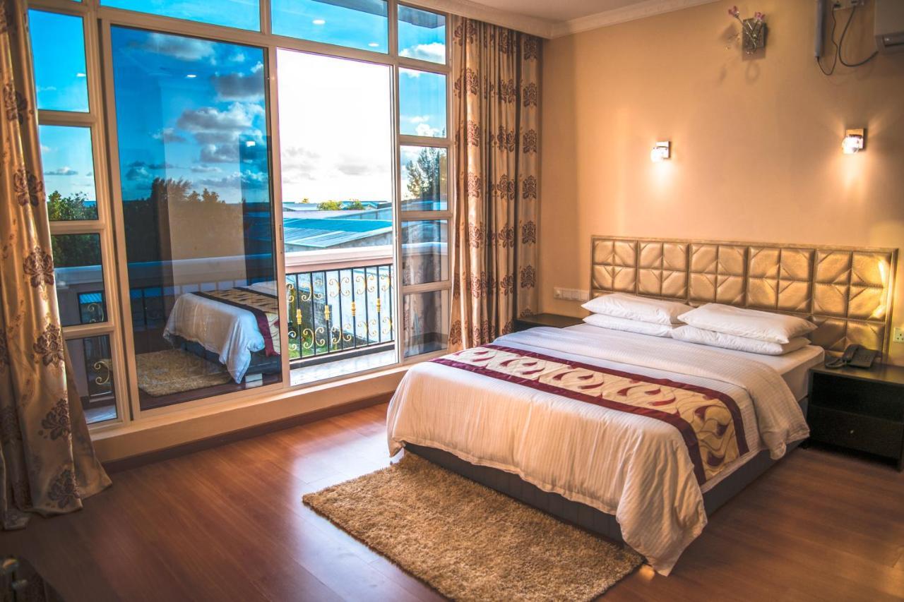 Hotel Abuharee Grand à Atoll Addu Extérieur photo