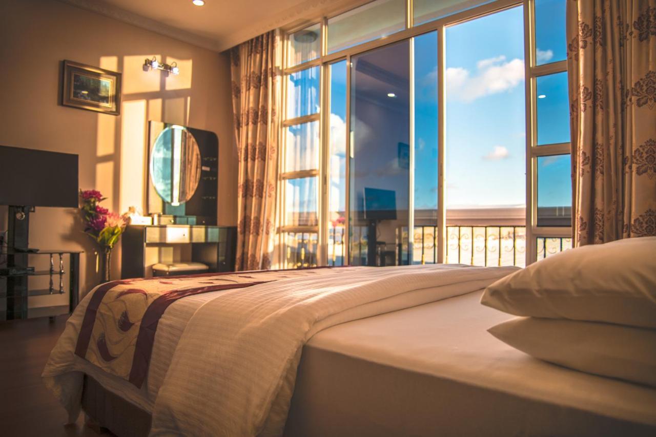 Hotel Abuharee Grand à Atoll Addu Extérieur photo