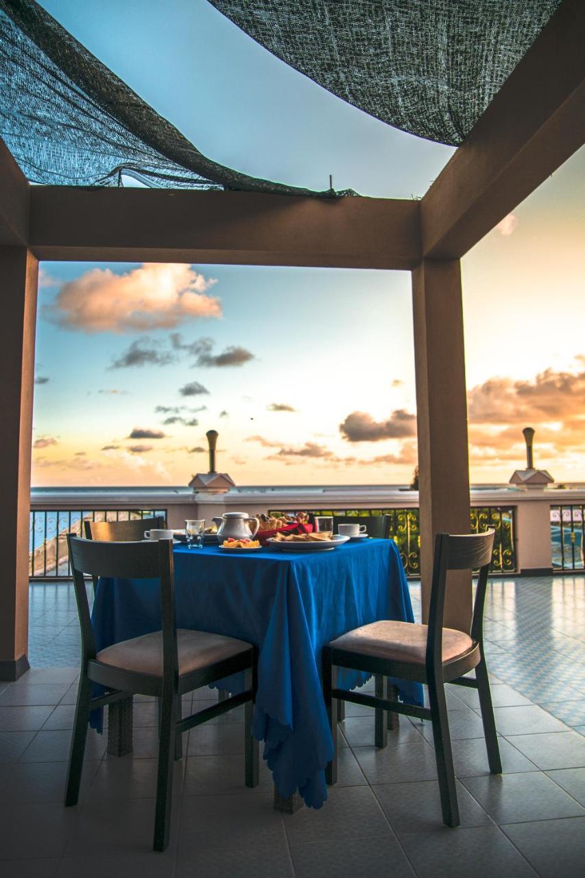 Hotel Abuharee Grand à Atoll Addu Extérieur photo