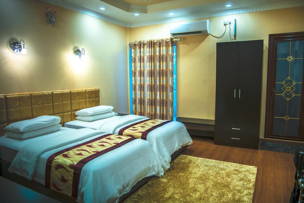 Hotel Abuharee Grand à Atoll Addu Extérieur photo
