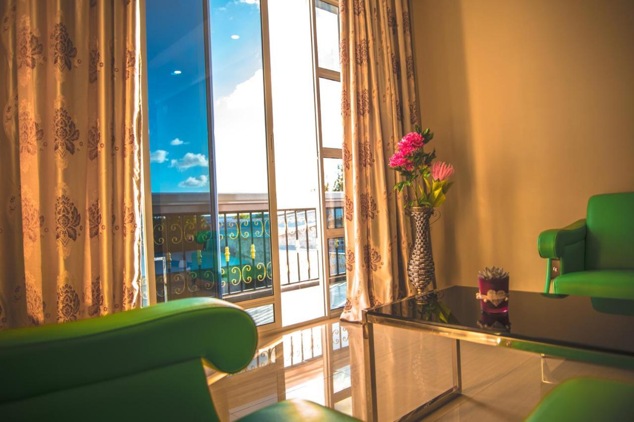 Hotel Abuharee Grand à Atoll Addu Extérieur photo
