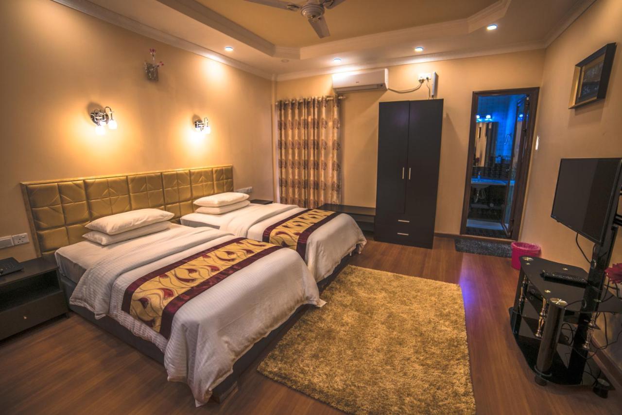 Hotel Abuharee Grand à Atoll Addu Extérieur photo