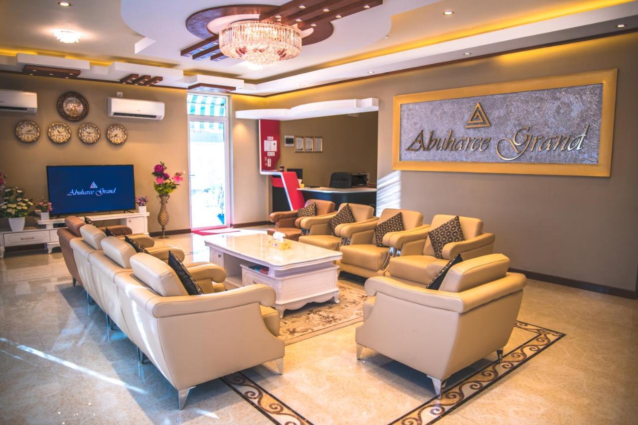 Hotel Abuharee Grand à Atoll Addu Extérieur photo
