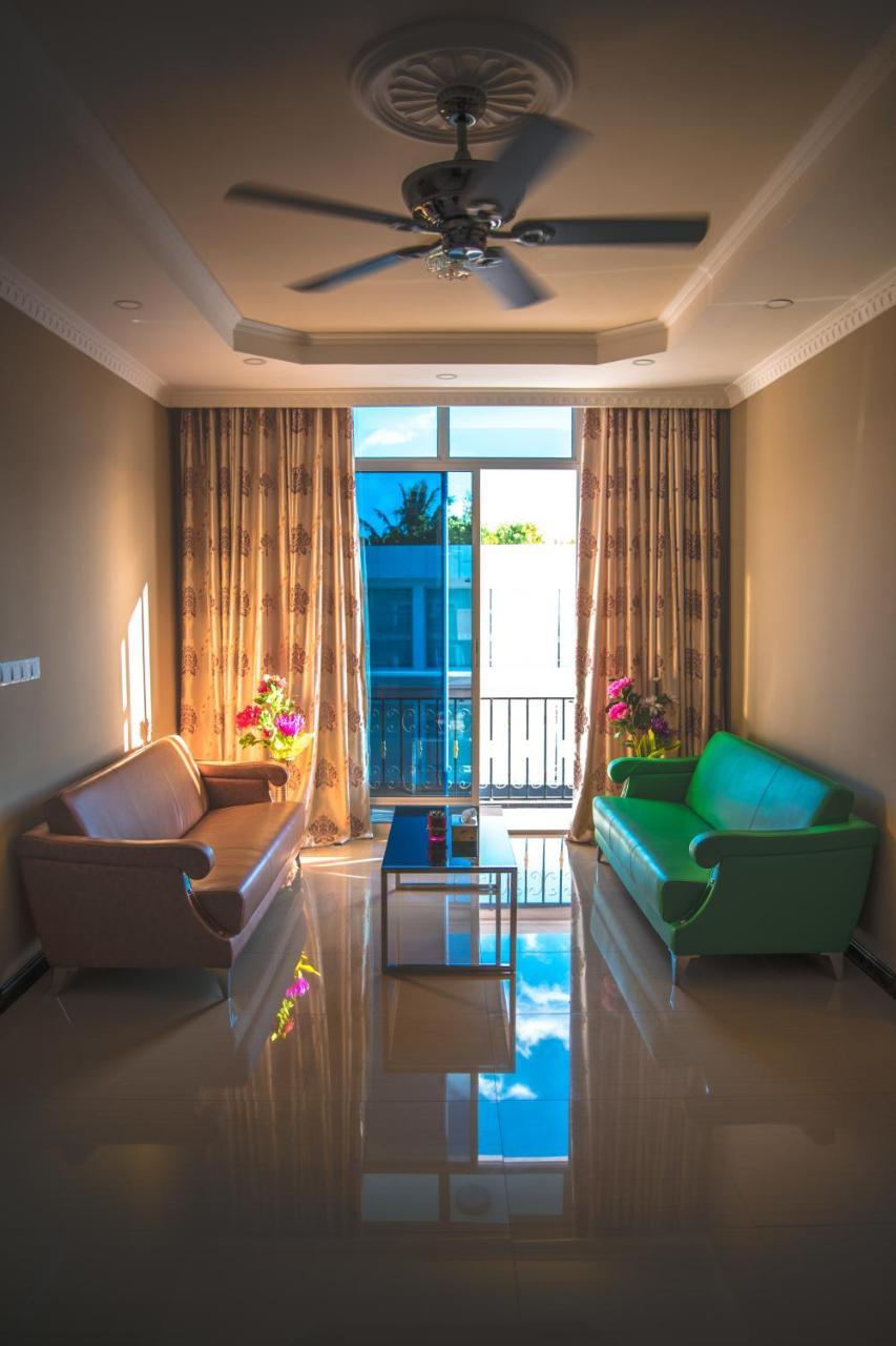 Hotel Abuharee Grand à Atoll Addu Extérieur photo