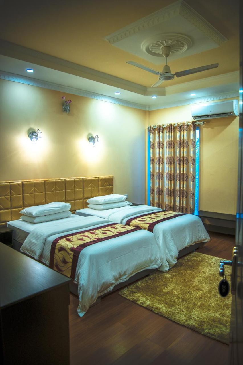 Hotel Abuharee Grand à Atoll Addu Extérieur photo